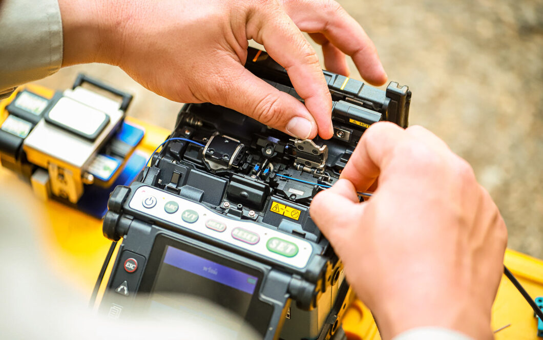 Fiber Optic Fusion Splicing Cable checking signal and Wire conne